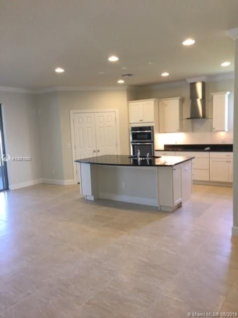 Vendido Recientemente: $357,000 (3 camas, 2 baños, 2687 Pies cuadrados)