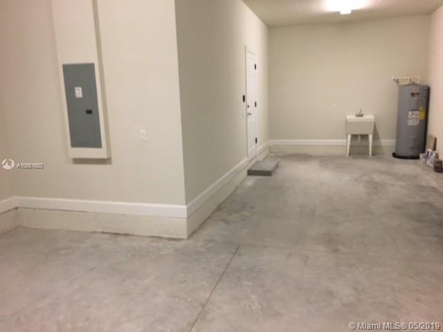 Vendido Recientemente: $357,000 (3 camas, 2 baños, 2687 Pies cuadrados)