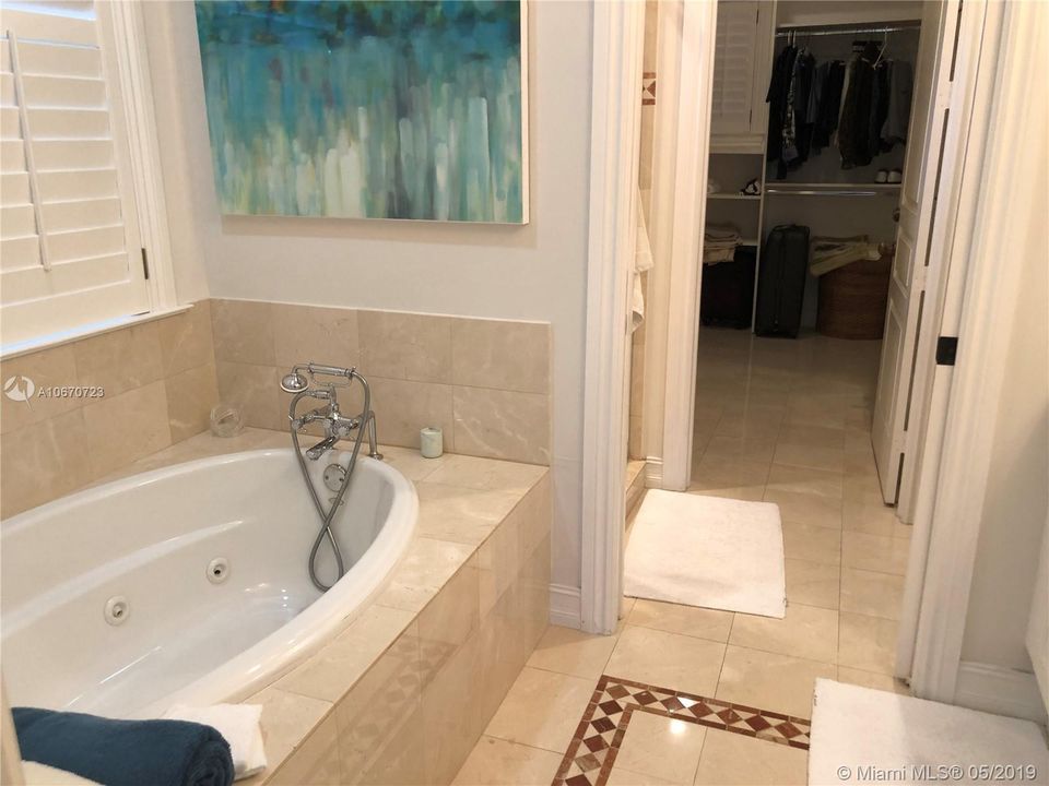Recently Sold: $625,000 (3 beds, 3 baths, 2046 Square Feet)