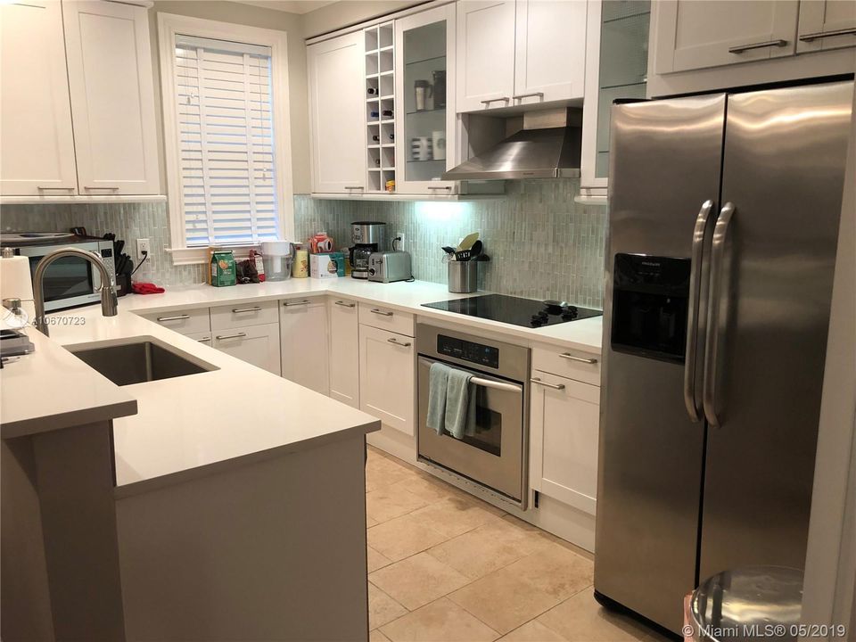 Recently Sold: $625,000 (3 beds, 3 baths, 2046 Square Feet)