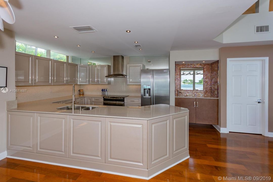 Recently Sold: $1,775,000 (3 beds, 2 baths, 2318 Square Feet)