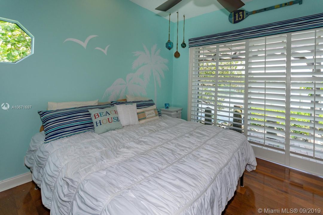 Recently Sold: $1,775,000 (3 beds, 2 baths, 2318 Square Feet)