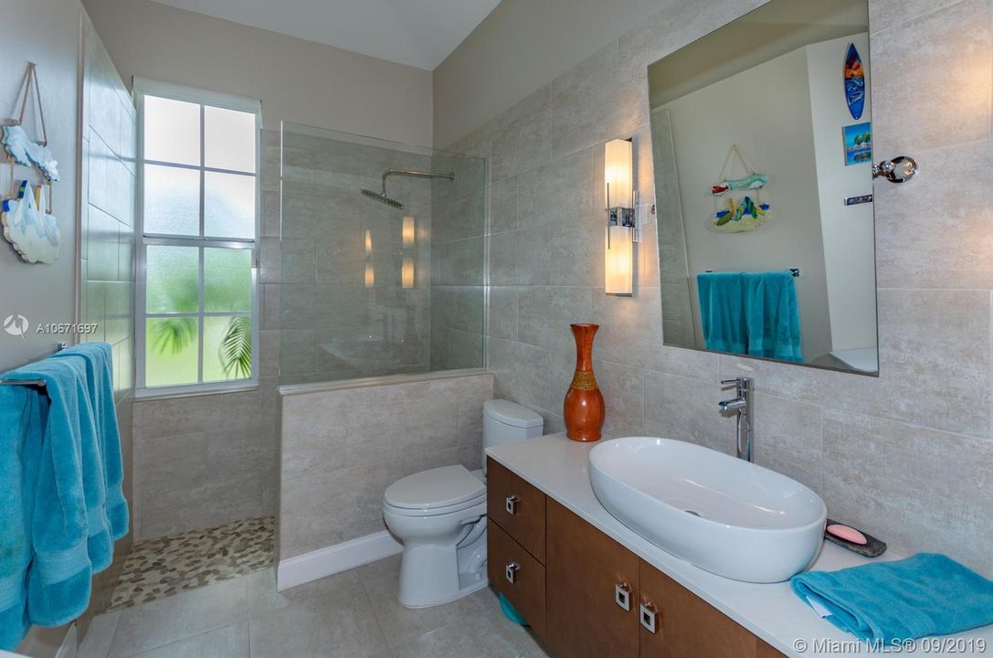 Recently Sold: $1,775,000 (3 beds, 2 baths, 2318 Square Feet)