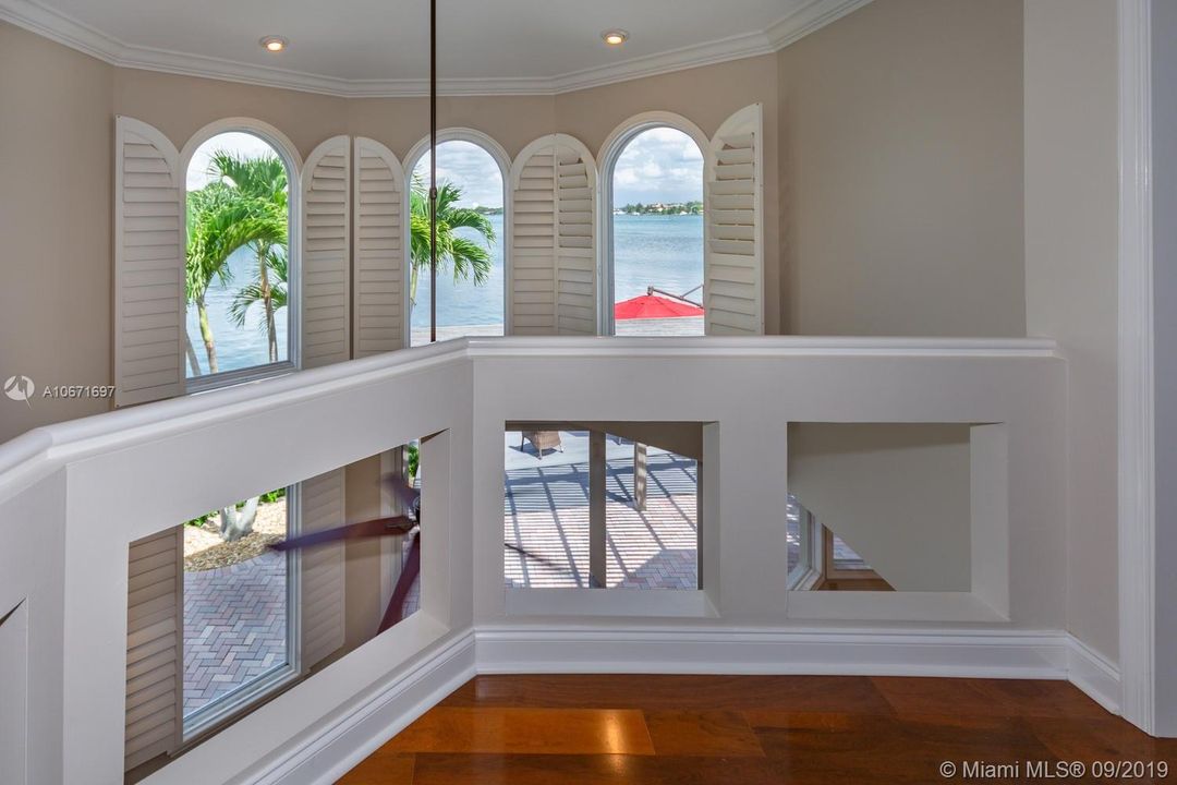 Recently Sold: $1,775,000 (3 beds, 2 baths, 2318 Square Feet)