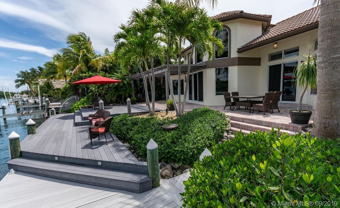 Recently Sold: $1,775,000 (3 beds, 2 baths, 2318 Square Feet)
