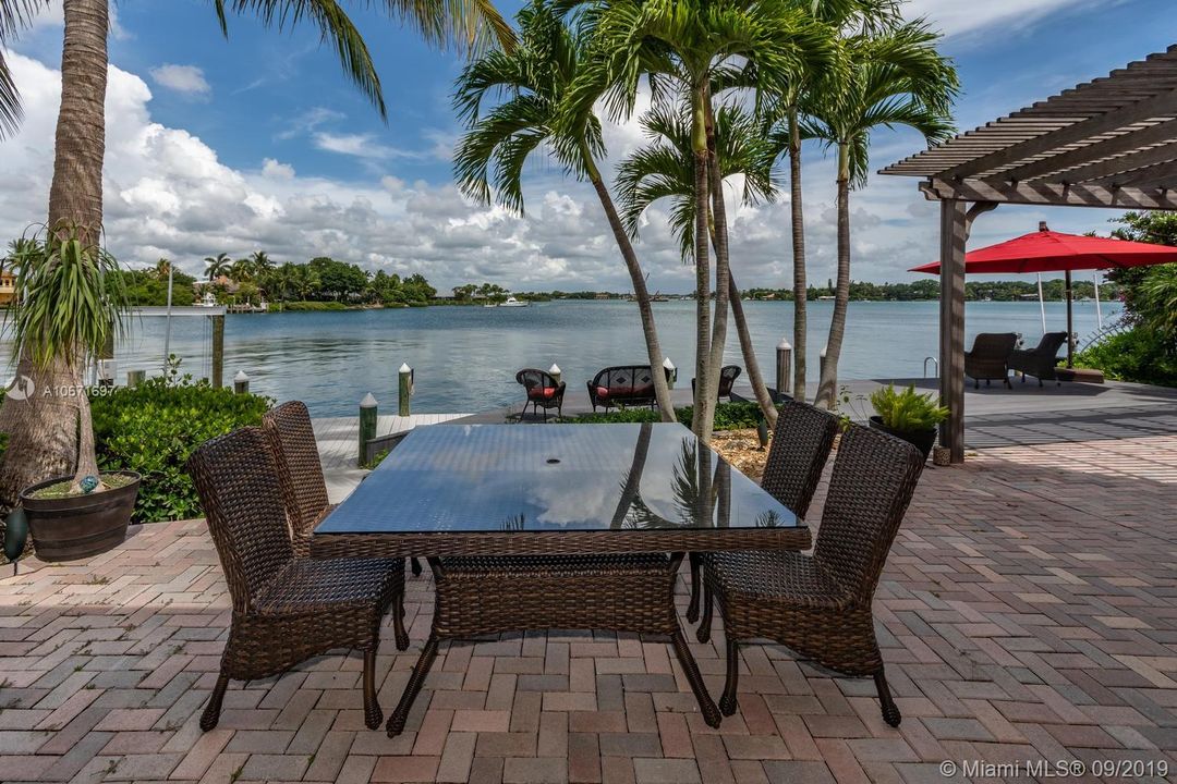 Recently Sold: $1,775,000 (3 beds, 2 baths, 2318 Square Feet)