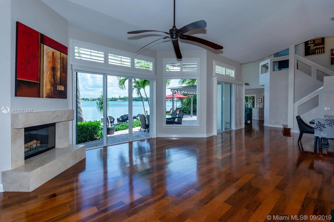 Recently Sold: $1,775,000 (3 beds, 2 baths, 2318 Square Feet)