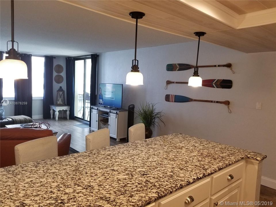 Vendido Recientemente: $245,000 (2 camas, 2 baños, 1160 Pies cuadrados)