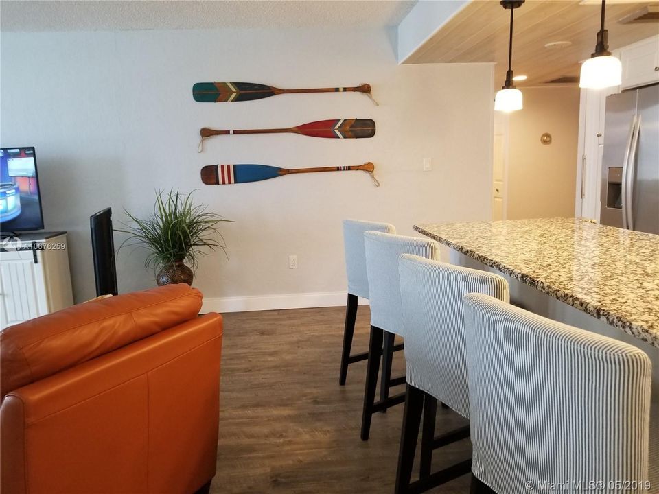 Vendido Recientemente: $245,000 (2 camas, 2 baños, 1160 Pies cuadrados)