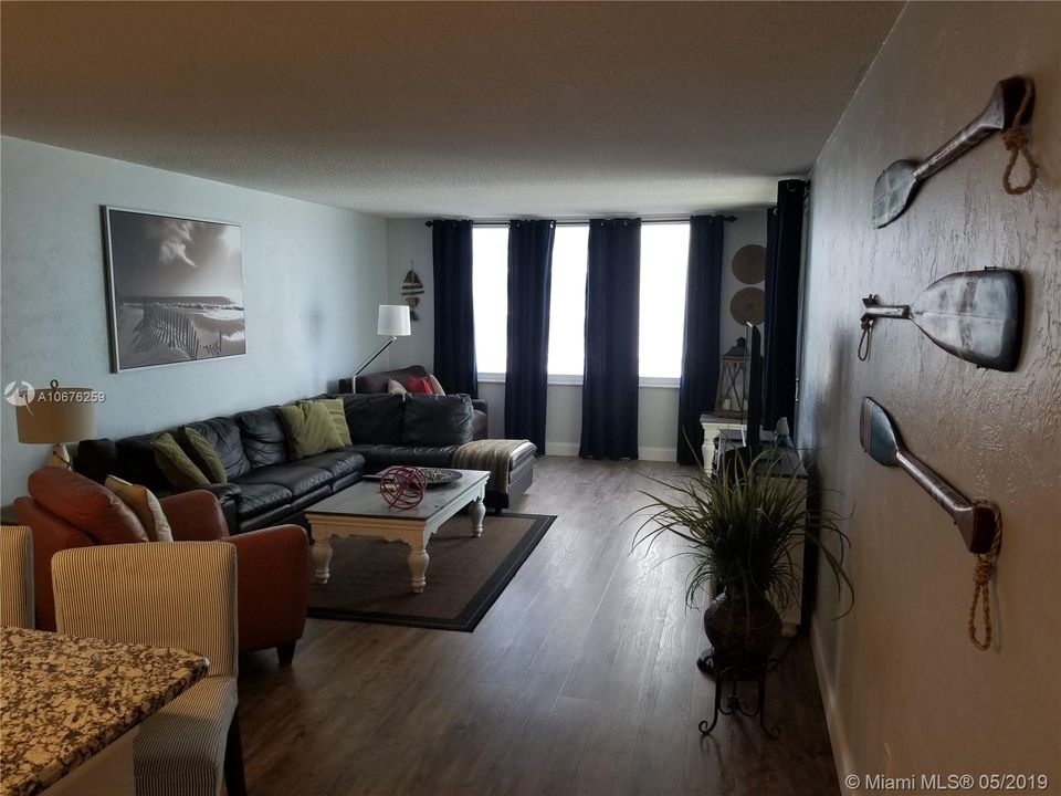 Vendido Recientemente: $245,000 (2 camas, 2 baños, 1160 Pies cuadrados)