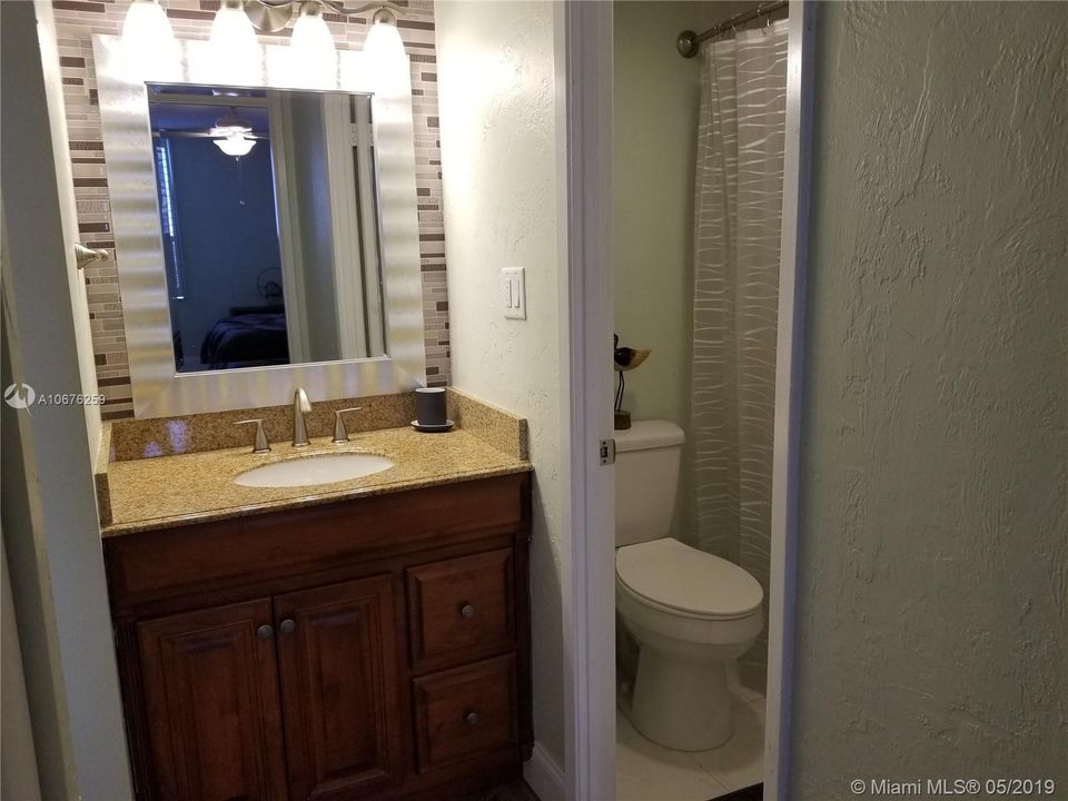 Vendido Recientemente: $245,000 (2 camas, 2 baños, 1160 Pies cuadrados)