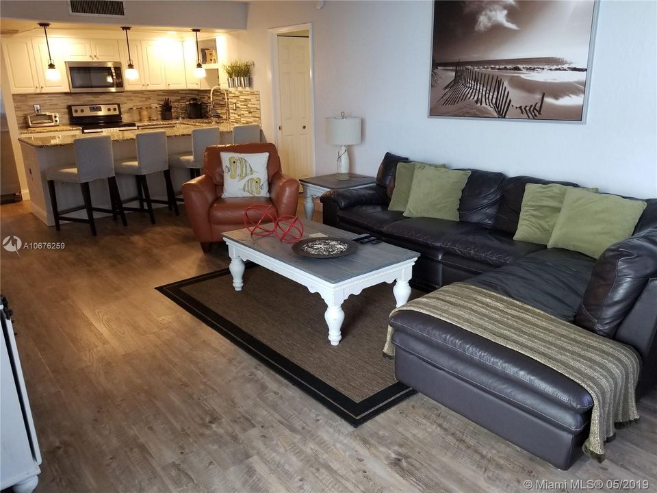 Vendido Recientemente: $245,000 (2 camas, 2 baños, 1160 Pies cuadrados)