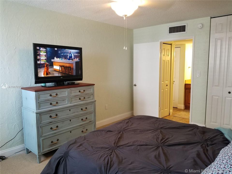Vendido Recientemente: $245,000 (2 camas, 2 baños, 1160 Pies cuadrados)