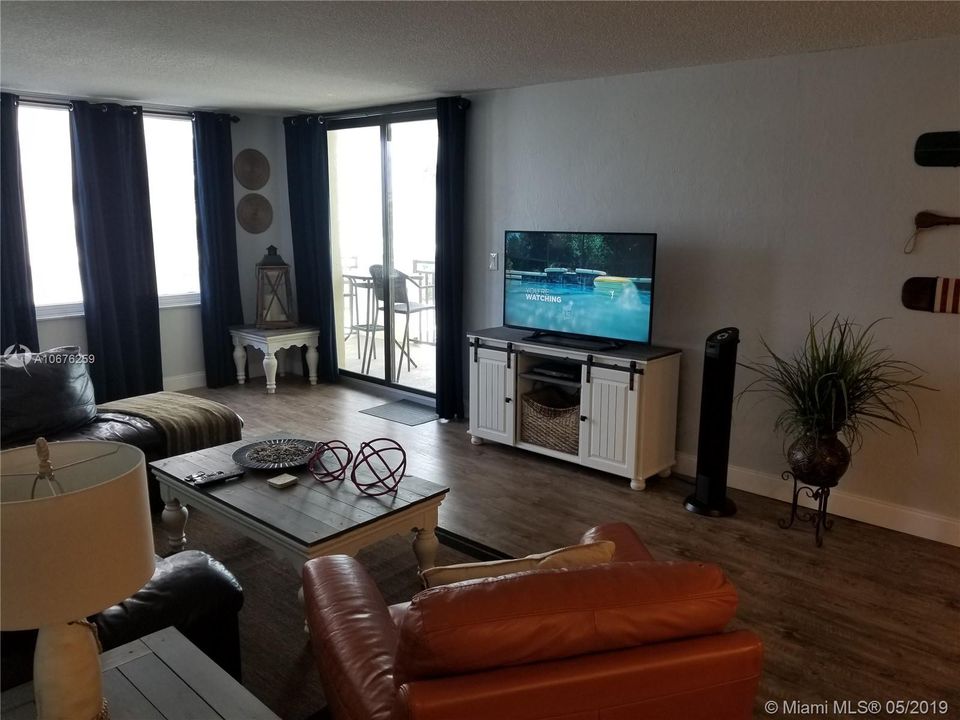 Vendido Recientemente: $245,000 (2 camas, 2 baños, 1160 Pies cuadrados)