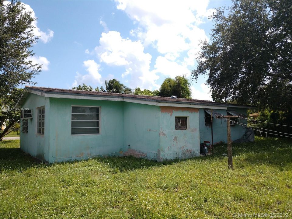 Recently Sold: $160,000 (3 beds, 1 baths, 888 Square Feet)