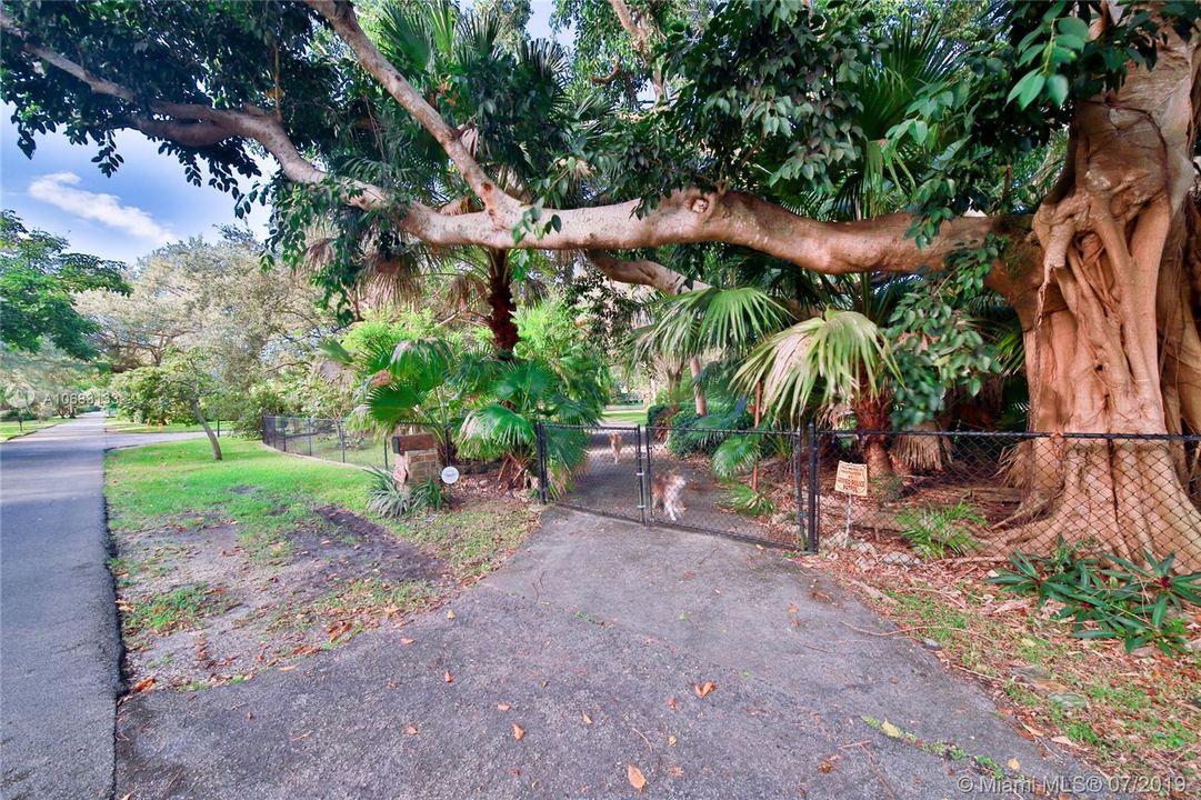 Recently Sold: $1,000,000 (0.94 acres)
