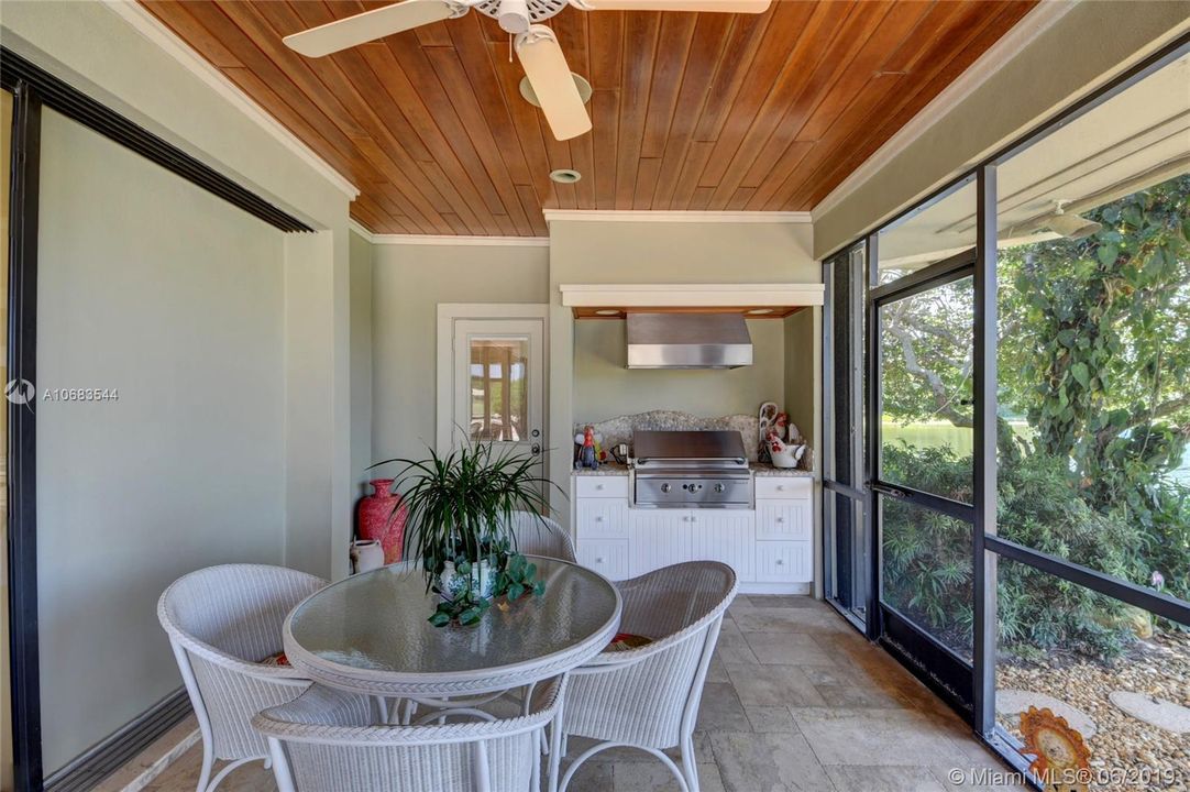 Недавно продано: $829,000 (3 спален, 3 ванн, 4189 Квадратных фут)