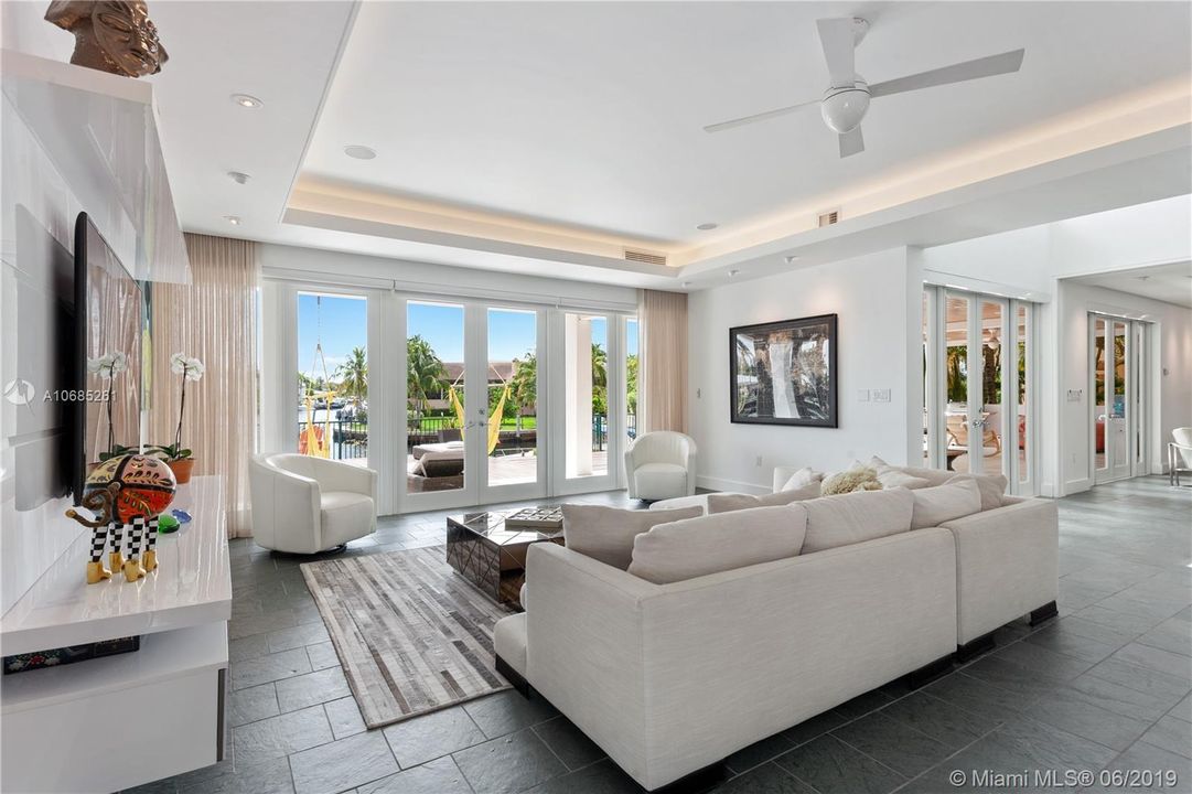 Recently Rented: $18,000 (5 beds, 4 baths, 3896 Square Feet)