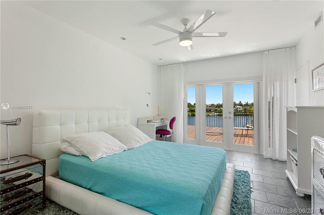 Recently Rented: $18,000 (5 beds, 4 baths, 3896 Square Feet)