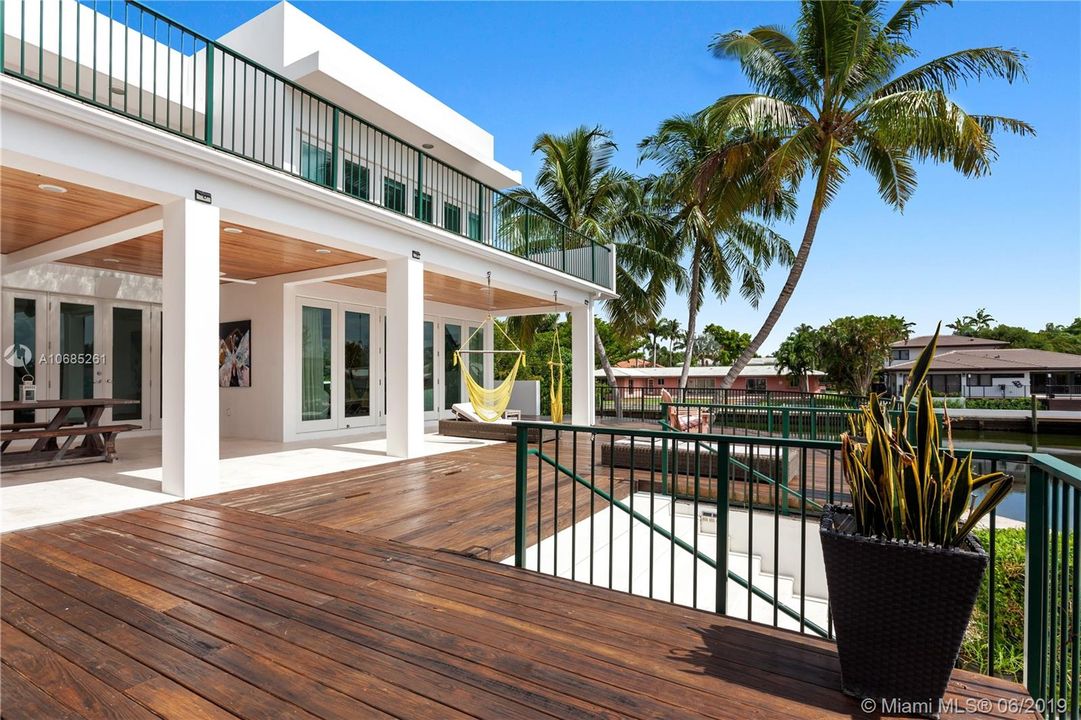 Recently Rented: $18,000 (5 beds, 4 baths, 3896 Square Feet)