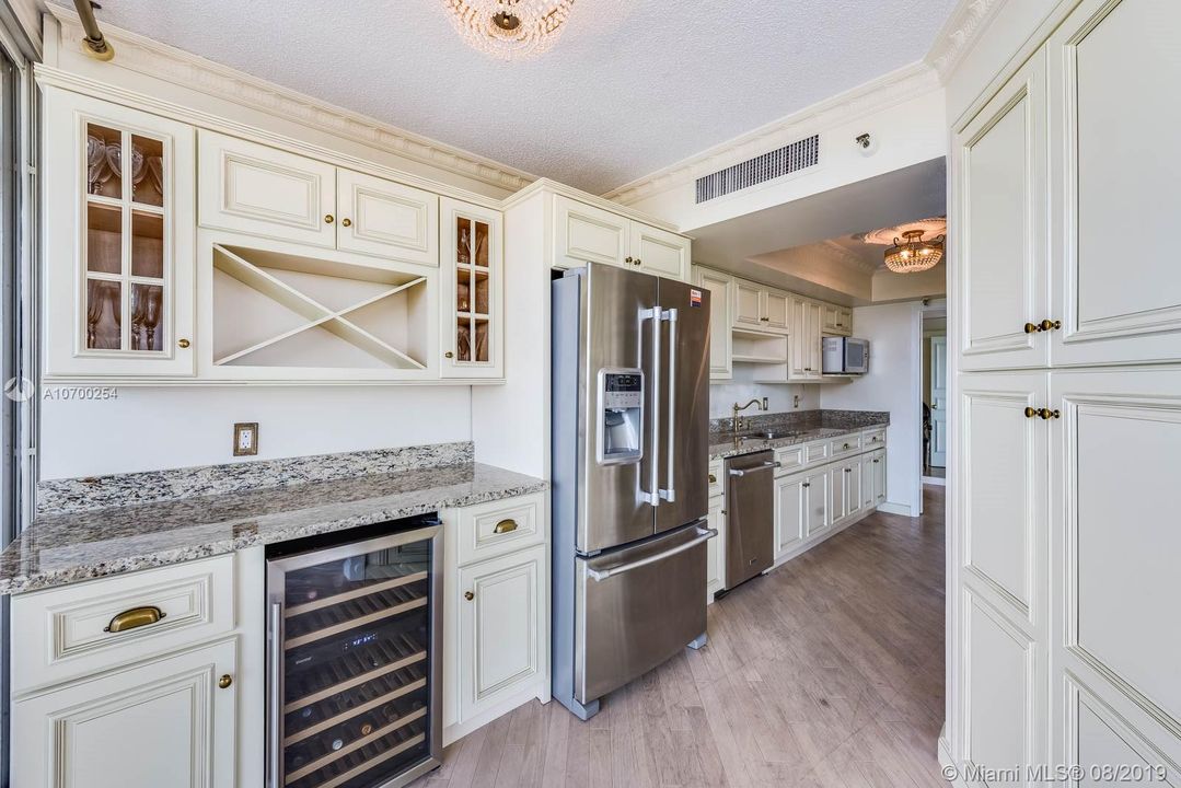 Vendido Recientemente: $435,000 (3 camas, 3 baños, 2250 Pies cuadrados)