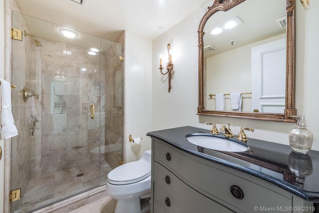 Vendido Recientemente: $435,000 (3 camas, 3 baños, 2250 Pies cuadrados)