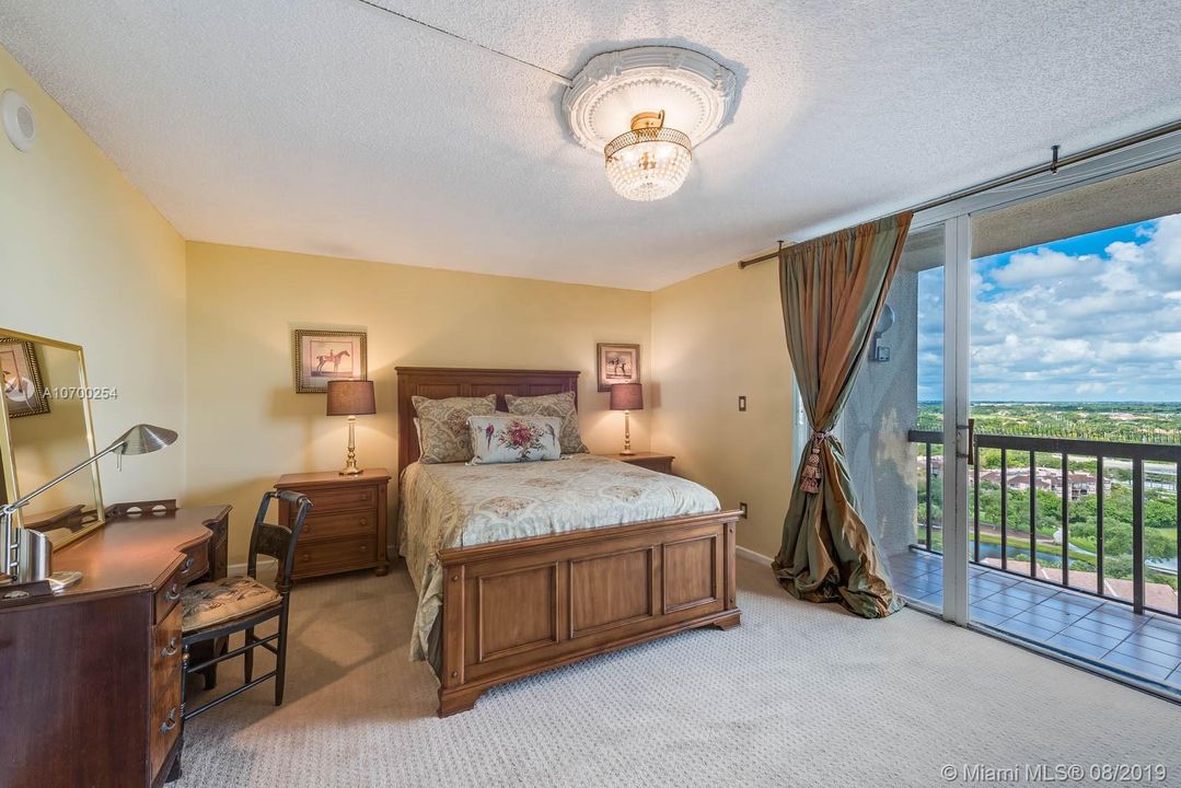 Vendido Recientemente: $435,000 (3 camas, 3 baños, 2250 Pies cuadrados)