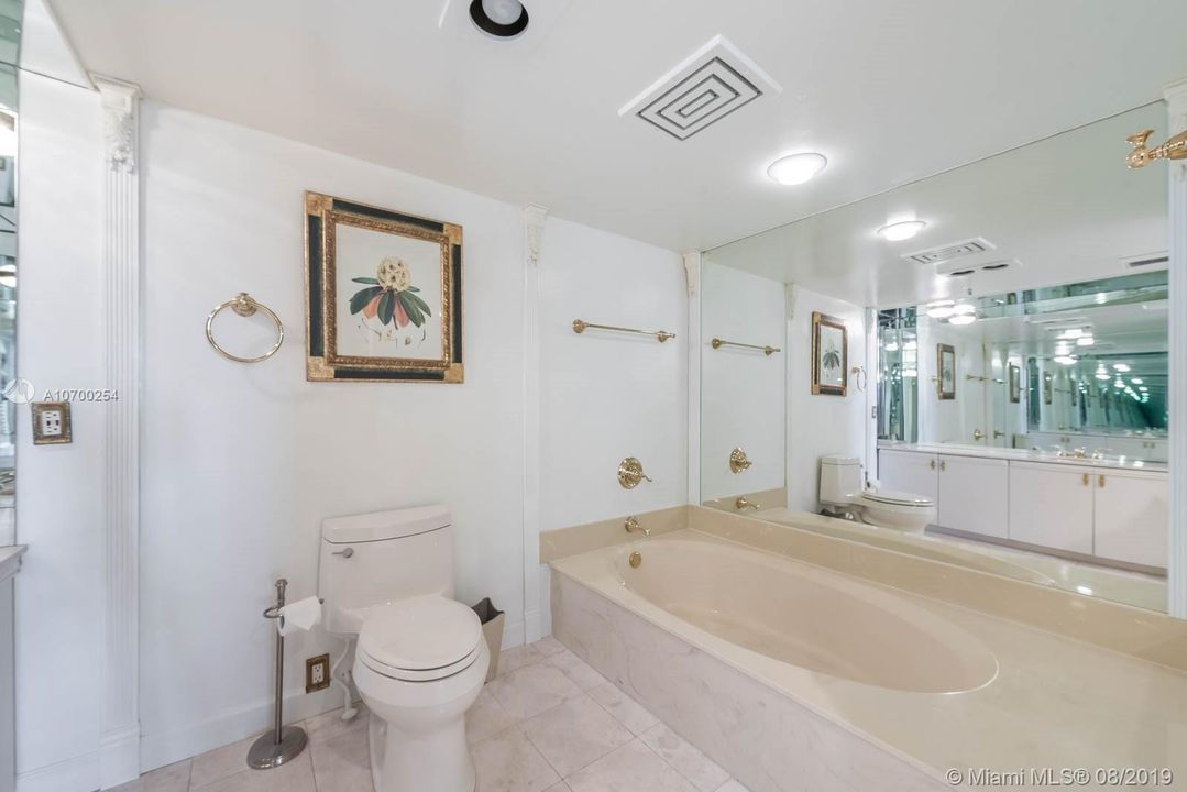 Vendido Recientemente: $435,000 (3 camas, 3 baños, 2250 Pies cuadrados)