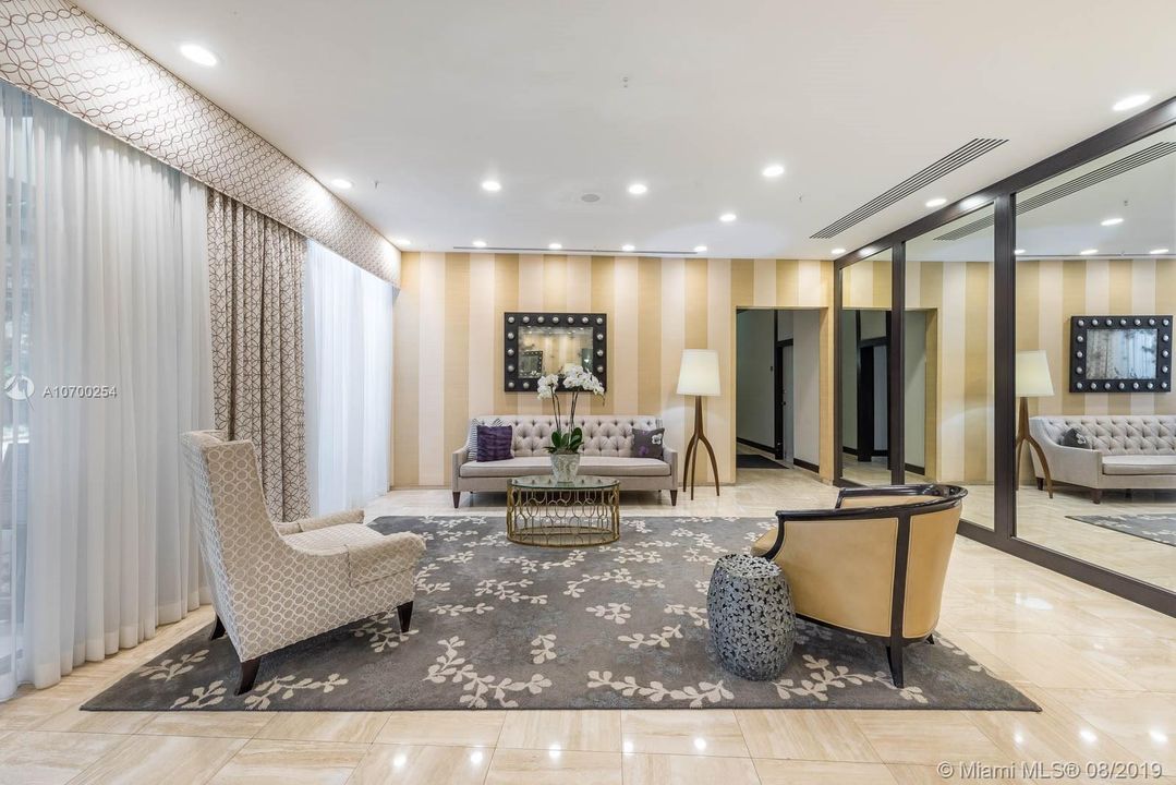 Vendido Recientemente: $435,000 (3 camas, 3 baños, 2250 Pies cuadrados)