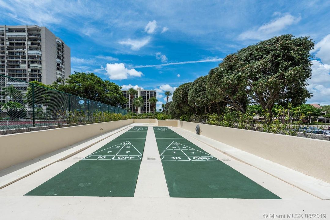 Vendido Recientemente: $435,000 (3 camas, 3 baños, 2250 Pies cuadrados)