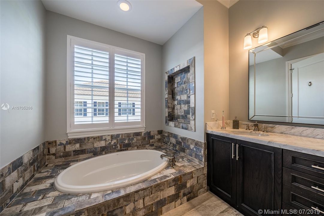 Master bath soaking tub
