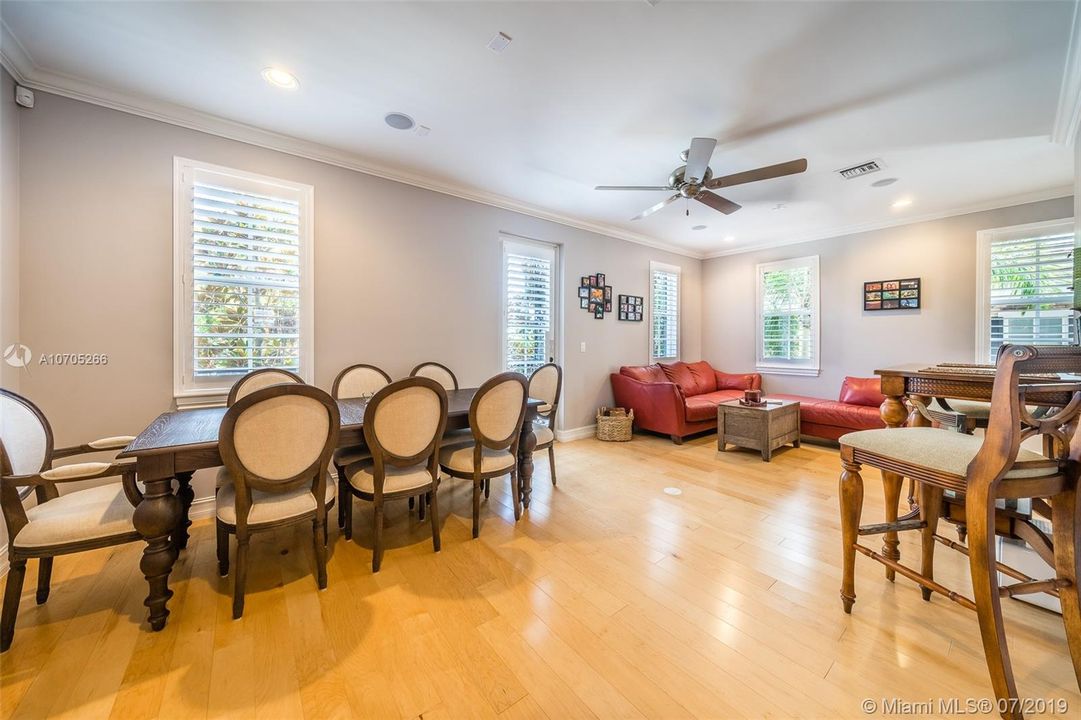Recently Sold: $879,000 (3 beds, 3 baths, 2401 Square Feet)