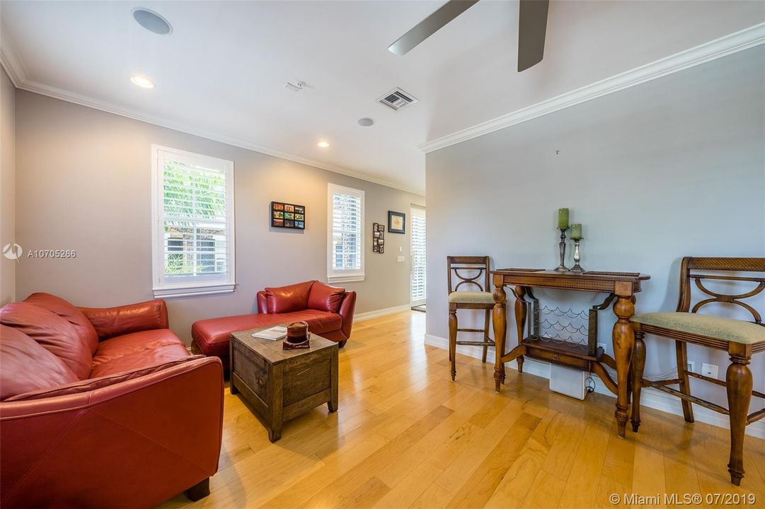Recently Sold: $879,000 (3 beds, 3 baths, 2401 Square Feet)