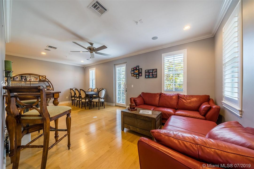 Recently Sold: $879,000 (3 beds, 3 baths, 2401 Square Feet)