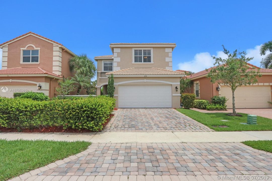 Recently Sold: $479,900 (4 beds, 3 baths, 2580 Square Feet)