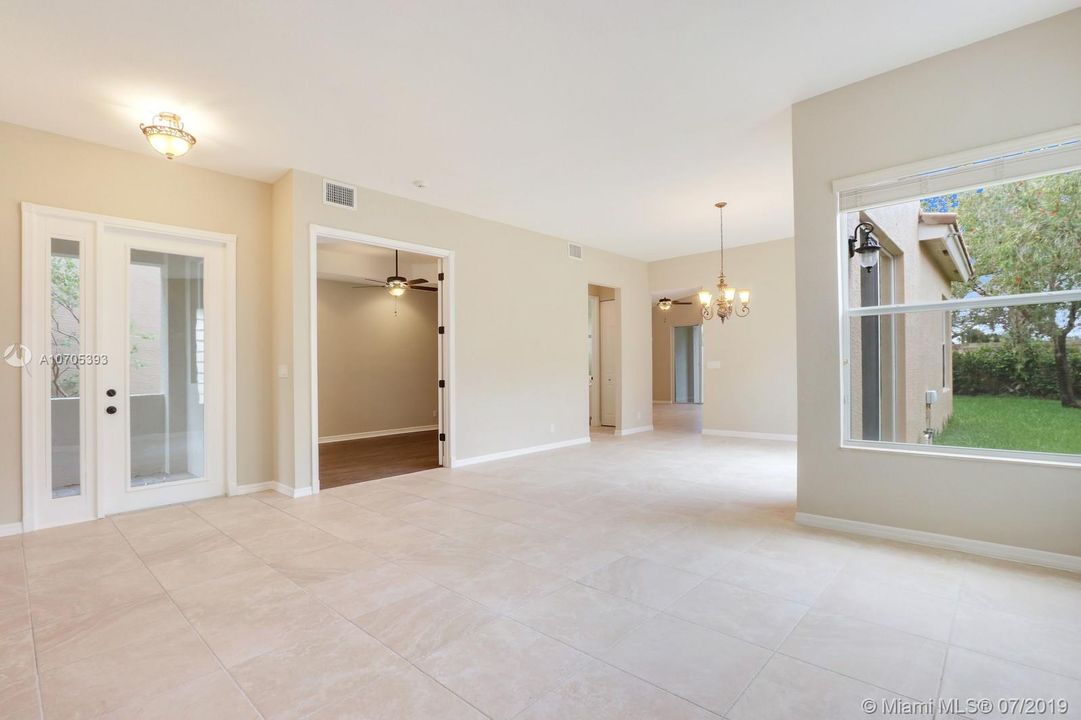Entry / formal living