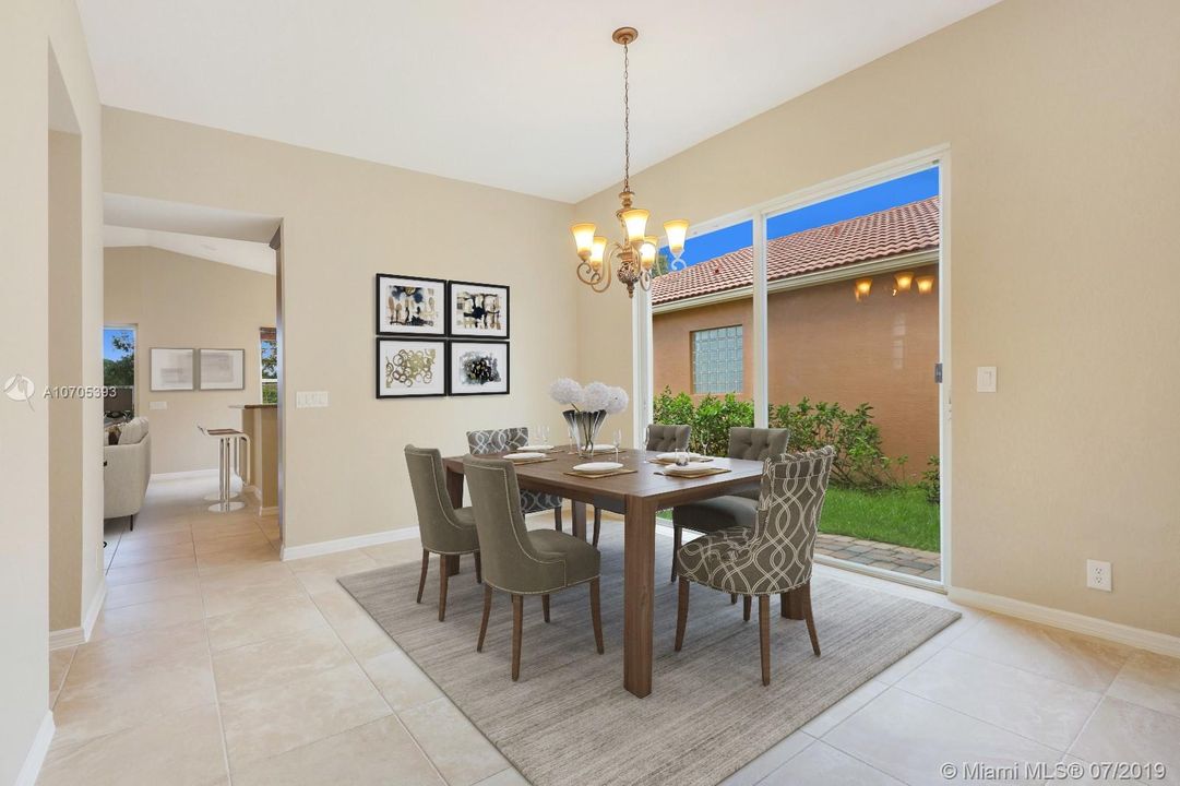 Virtually staged dining