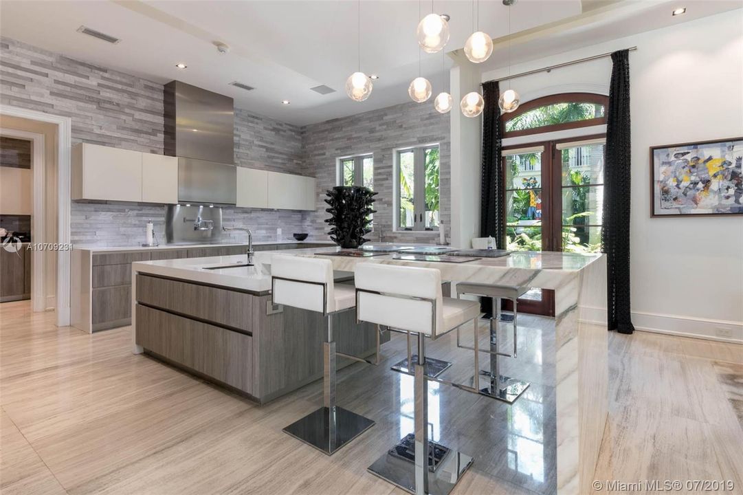 Recientemente alquilado: $23,000 (6 camas, 6 baños, 7808 Pies cuadrados)