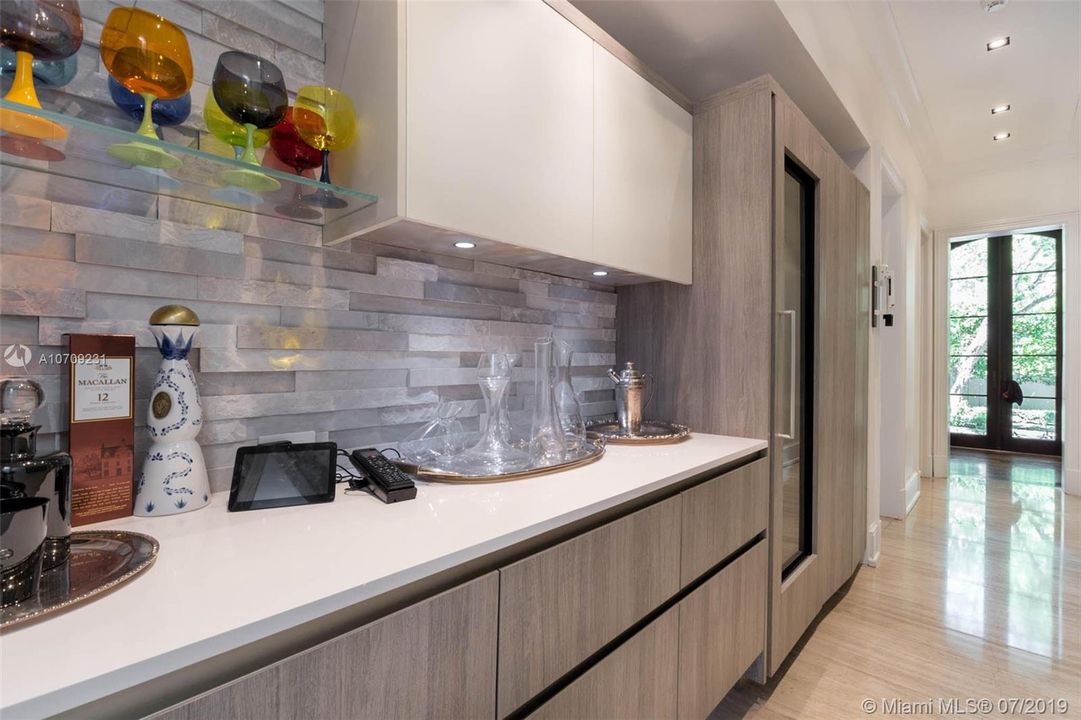 Recientemente alquilado: $23,000 (6 camas, 6 baños, 7808 Pies cuadrados)
