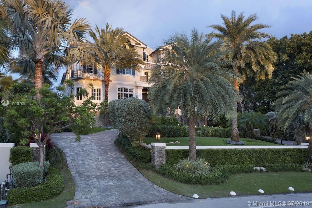 Recently Sold: $16,590,000 (5 beds, 7 baths, 10846 Square Feet)