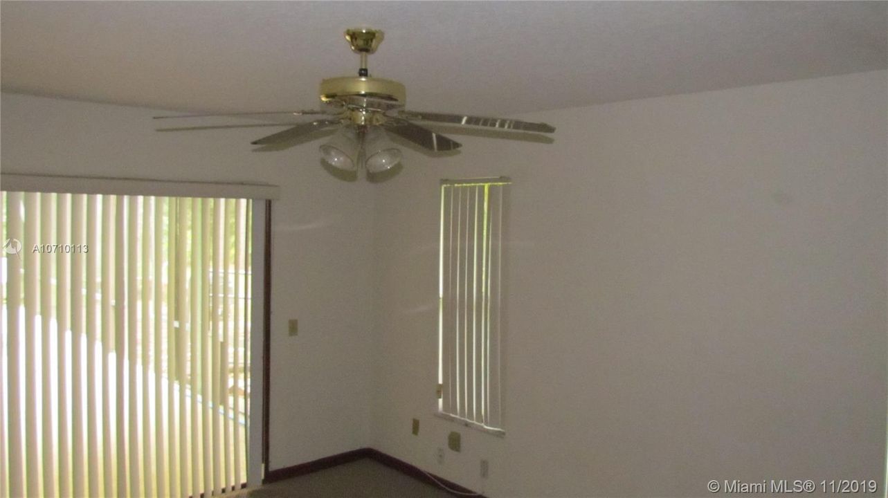 Vendido Recientemente: $410,000 (3 camas, 2 baños, 1704 Pies cuadrados)