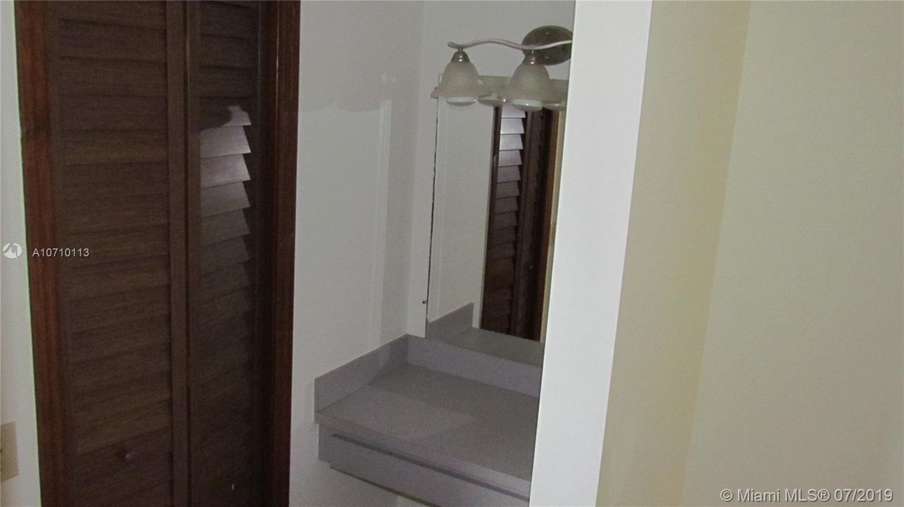 Vendido Recientemente: $410,000 (3 camas, 2 baños, 1704 Pies cuadrados)