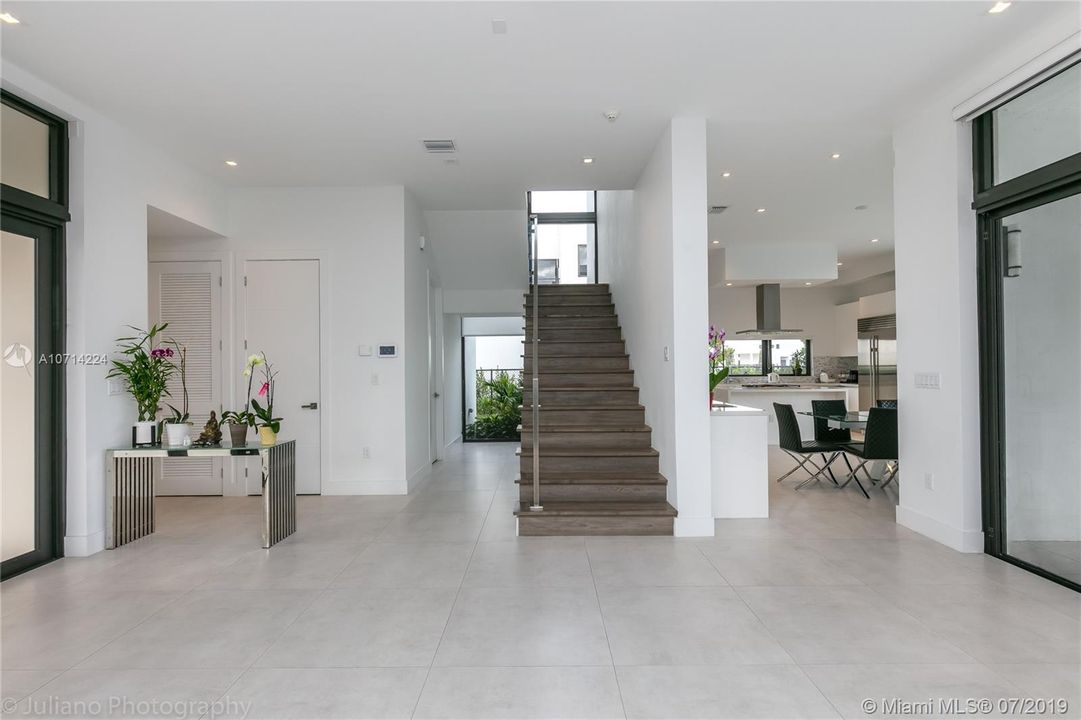 Recently Rented: $10,000 (5 beds, 6 baths, 4301 Square Feet)