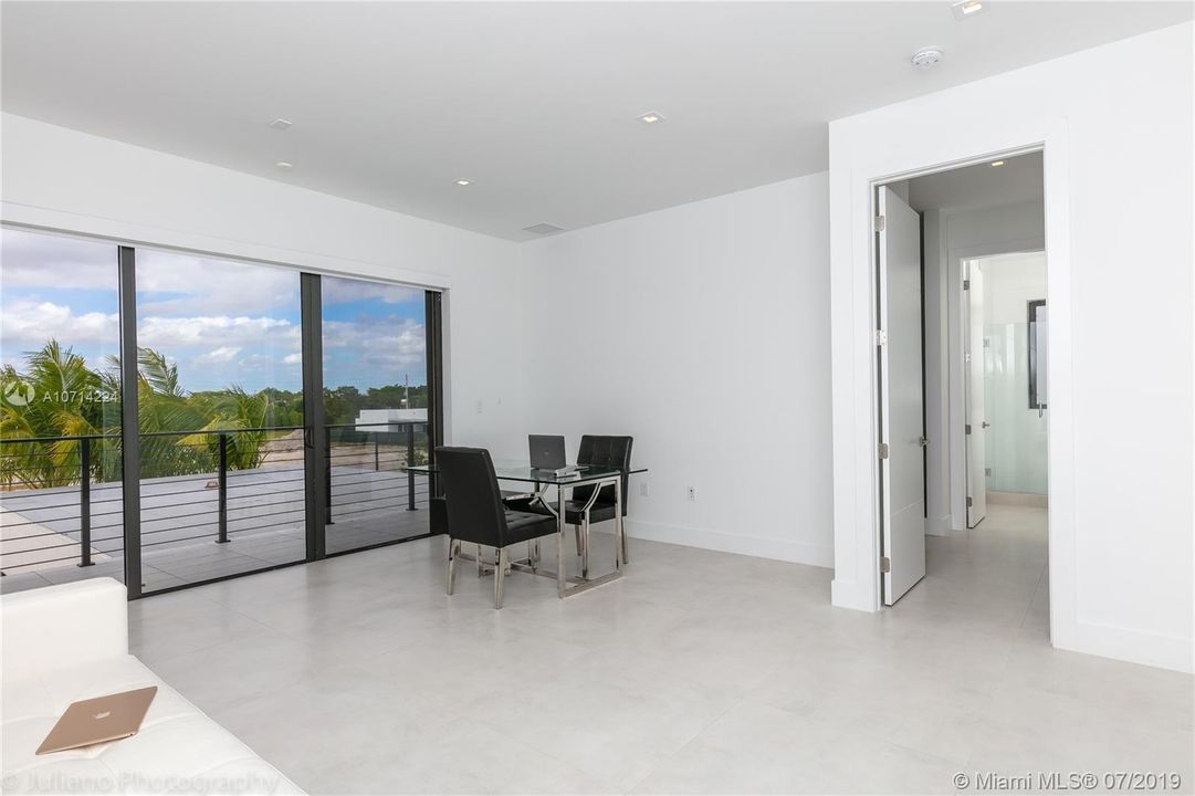 Recently Rented: $10,000 (5 beds, 6 baths, 4301 Square Feet)