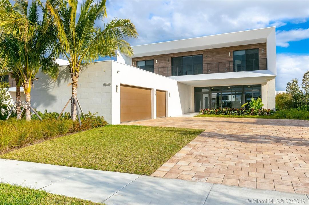 Recently Rented: $10,000 (5 beds, 6 baths, 4301 Square Feet)