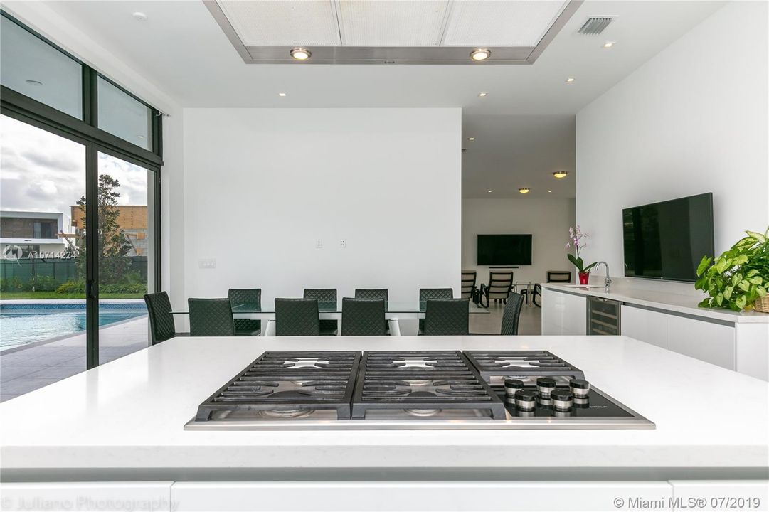 Recently Rented: $10,000 (5 beds, 6 baths, 4301 Square Feet)