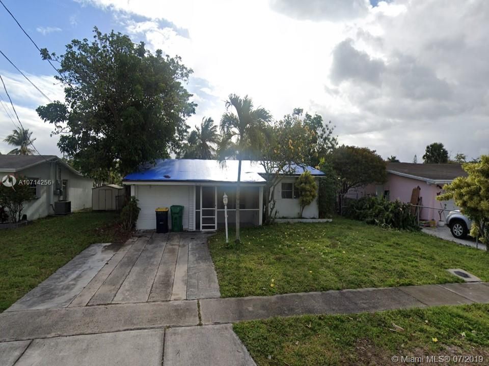 Recently Sold: $220,000 (3 beds, 2 baths, 1328 Square Feet)