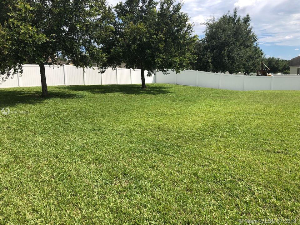Recently Sold: $305,000 (4 beds, 2 baths, 2227 Square Feet)
