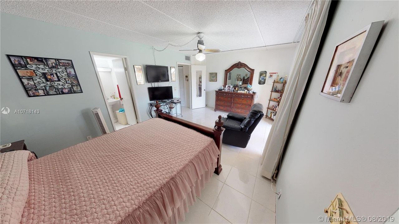 Recently Sold: $60,000 (1 beds, 1 baths, 757 Square Feet)