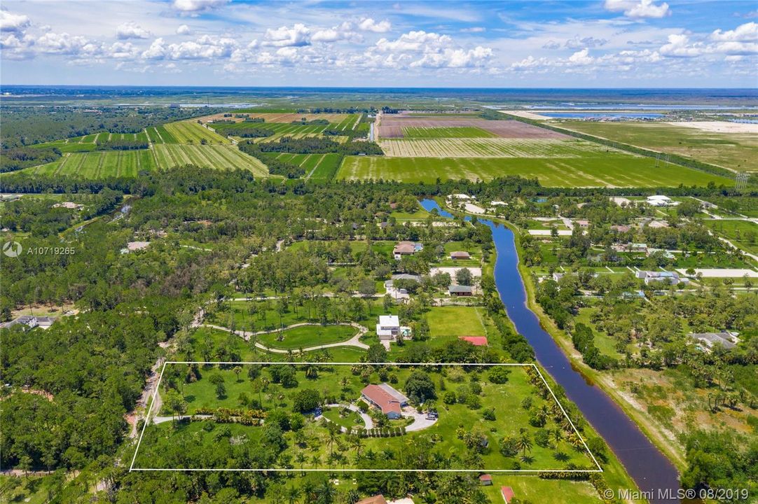 Недавно продано: $499,900 (4 спален, 2 ванн, 2600 Квадратных фут)